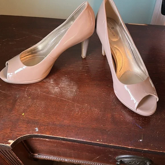 Bandolino Women's Peep Toe Heels - Nude - Picture 2 of 5